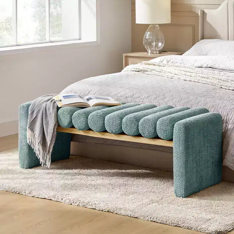 Banc moderne en bois massif avec coussins traversins amovibles, design en H