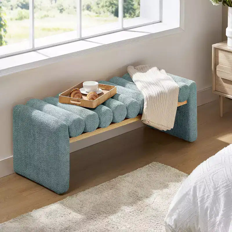 Banc moderne en bois massif avec coussins traversins amovibles, design en H