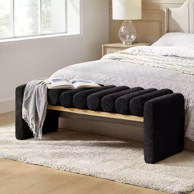 Banc moderne en bois massif avec coussins traversins amovibles, design en H
