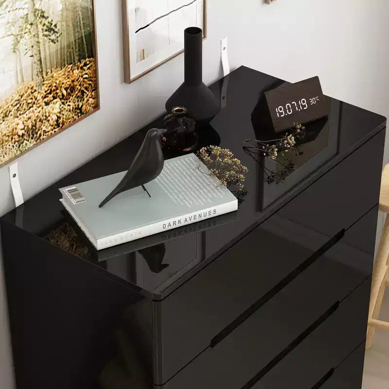 Commode 5 tiroirs laquée brillante avec éclairage sous le meuble, poignée dissimulée