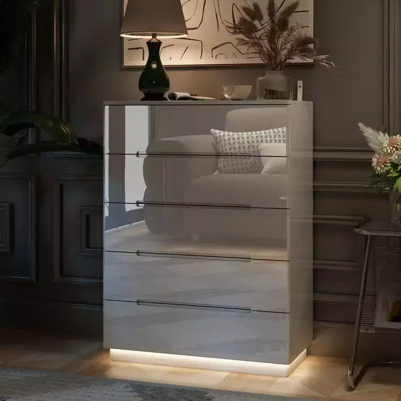 Commode 5 tiroirs laquée brillante avec éclairage sous le meuble, poignée dissimulée