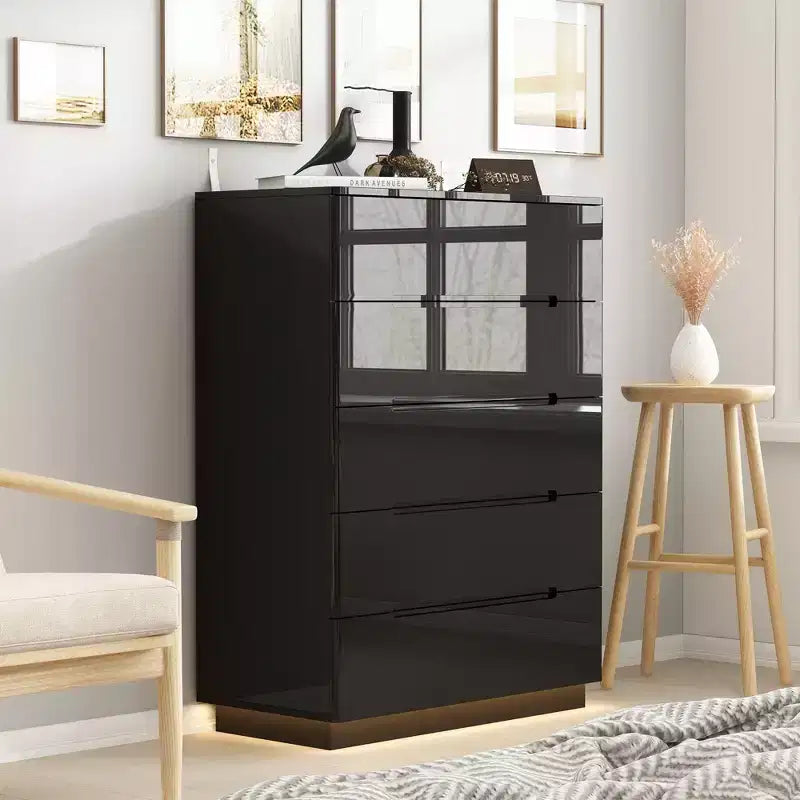 Commode 5 tiroirs laquée brillante avec éclairage sous le meuble, poignée dissimulée