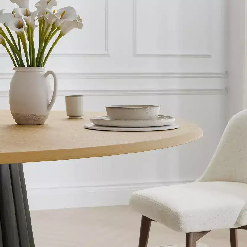Table à manger ronde en bois de 52 po pour 4-6 personnes, bordure en forme d'arc, base conique texturée, naturelle