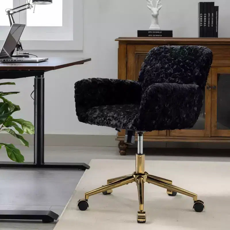 Fauteuil de bureau en velours avec piètement en métal doré, chaise de bureau pivotante à hauteur réglable