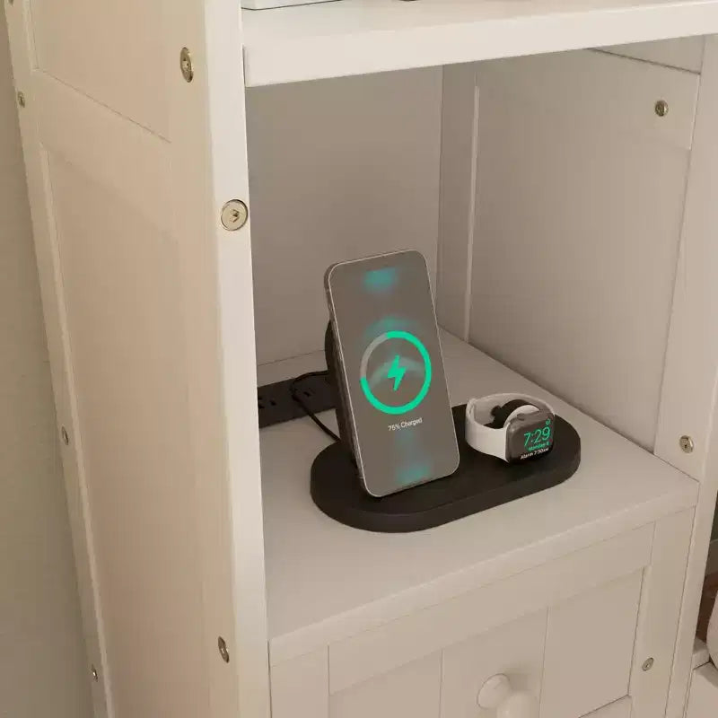 Lit plateforme queen en pin avec tables de chevet et armoire-bibliothèque